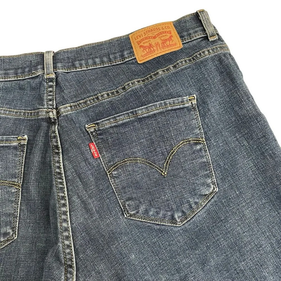Levis Classic Mid Rise Stretch Bermuda Jean Shorts Size 33 Waist 35 - Picture 6 of 8